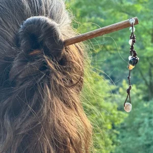 Fermacapelli in legno di bambù con pendenti di pietre naturali