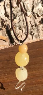 Orecchini e ciondolo in rame bagnato nell'argento con pietre naturali