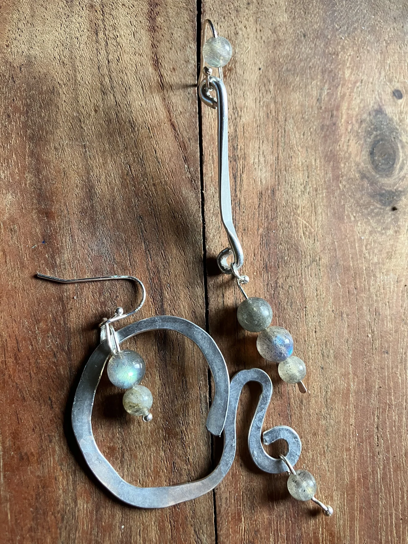 Orecchini in argento tibetano e alluminio con labradorite