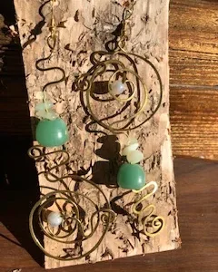 Orecchini in ottone (monachelle bagnate nell'oro) con avventurina e giada