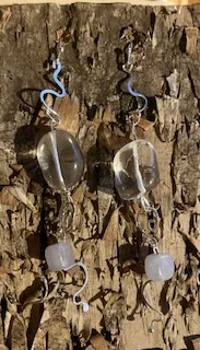 Orecchini in rame bagnato nell'argento con cristallo di rocca e angelite