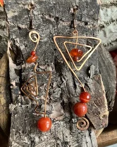Orecchini in ottone (monachelle bagnate nell'oro) con agata corniola