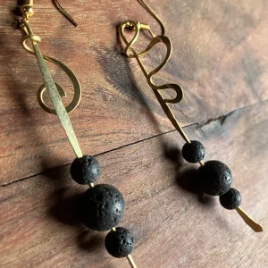 Orecchini artigianali in ottone con pietra lavica
