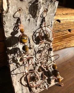 Orecchini in rame con occhio di tigre