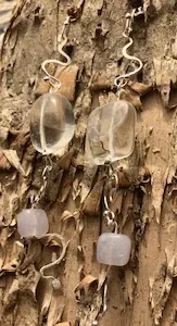 Orecchini in rame bagnato nell'argento con cristallo di rocca e angelite