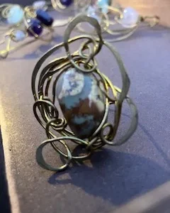 Grande anello in ottone e turchese nativo