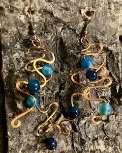 Orecchini in ottone (monachelle bagnate nell'oro) con quarzo azzurro