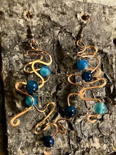 Orecchini in ottone (monachelle bagnate nell'oro) con quarzo azzurro