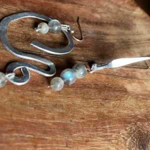 Orecchini in argento tibetano e alluminio con labradorite