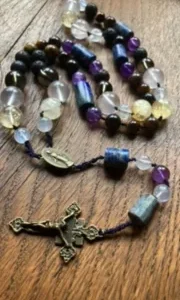 Rosario in corda tessile e fili di rame con pietre naturali