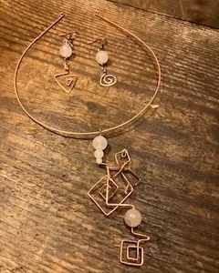 Parure in rame e quarzo rosa